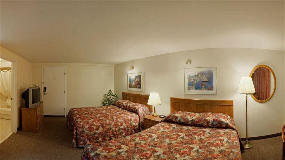 Econo Lodge Inn&Suites Saint John Exterior foto